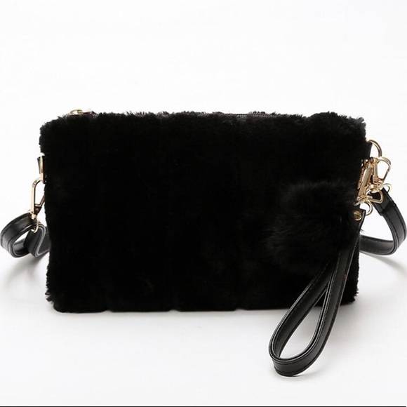 ✨ 4 for $15 sale ✨Black plush clutch - Picture 2 of 3